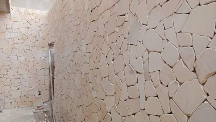 Đá rối vàng quay cạnh (lát sân - ốp tường)